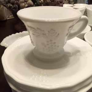 Set of 8 cups and saucers